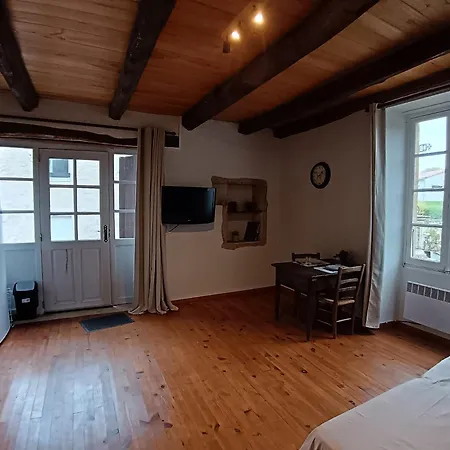 Petit Paisible Au Coeur Du Village Apartamento Sonnac (Aveyron)