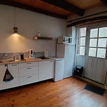 Petit Paisible Au Coeur Du Village Sonnac (Aveyron)